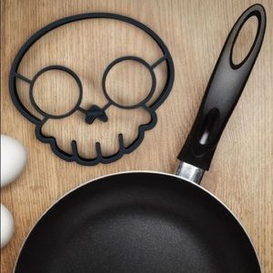 *FREE when bundled* Skull Egg/Pancake Mold